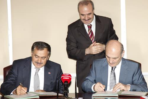 <p>KPSS 2013/2 atamalarnda alm yaplacak branlar ve saylar yle olacak:     &quot;evre mhendisi 79, elektrik elektronik mhendisi 21, harita mhendisi     29, inaat mhendisi 72, makine mhendisi 21, jeofizik mhendisi 8, mimar 31,     ehir plancs 27, memur 72&quot;</p>  <p>4-B szlemeli personel alm yaplacak branlar ve saylar ise yle: &quot;evre     mhendisi 48, elektrik mhendisi 7, harita mhendisi 11, inaat mhendisi 18,     makine mhendisi 8, jeofizik mhendisi 6, jeoloji mhendisi 3, mimar 12, ehir     plancs&quot;</p>