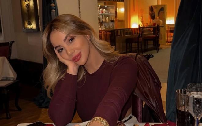 Aleyna Dalveren, getiimiz haftadalarda Fatih Erdem ile nikah masasna oturmutu. Dnde taklan altnlarda gndeme bomba gibi den ve gnlerce konuulan Dalveren, dnden ok ksa bir sre sonra boanma karar aldklarn aklamt. Canl yaynda yaad byk oktan sonra gzyalarn tutamad.