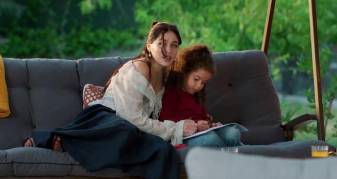 Kaderin srprizlerle dolu oyunlar, yaral kalplerin yeniden karlamas ve imknsz grnen bir ak hikayesinin anlatld dizide barol oyuncularna, Oya Unustas, Glenay Kalkan, Serdar Orin, Emel lgecen, Ahmet Saraolu, Aleyna Solaker, Kaan akr, Serdar zer, Gizem Sevim, Neslihan Arslan, Emre zcan, Merve Su Bengi ve Mina Akdin gibi deneyimli isimlerin yan sra Beren Genalp ve Yade Arayc gibi minik yldzlarla elik ediyor.