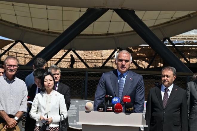 Trkiye ile Japonya arasndaki kltrel i birliine de deinen Ersoy, Prenses Akiko'ya teekkr ederek, "Gbeklitepe, insanln ortak mirasdr. Bu miras koruyarak gelecee tamak hepimizin sorumluluudur." dedi.