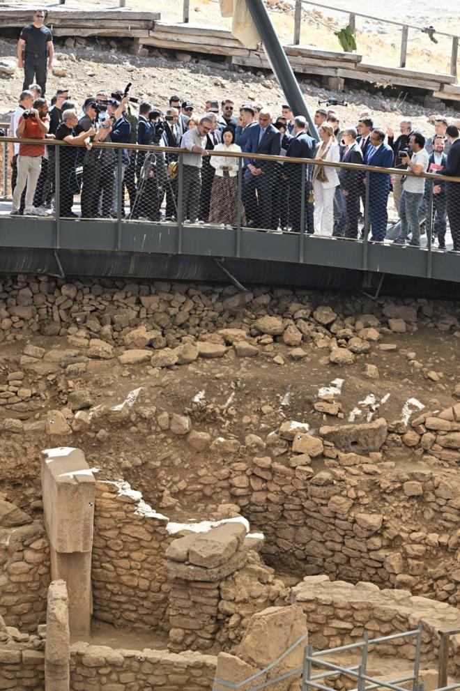 Bu keif, Neolitik a'n ritellerine ve inan dnyasna k tutacak ok deerli bir buluntu. Bugn burada insanlk tarihi asndan byk nem tayan kazlarn 30'uncu ylna tanklk ediyoruz. 8 antsal yap ve saysz konut, Neolitik a'daki yaam aydnlatyor."