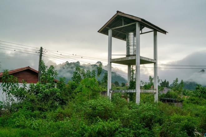 Bu nedenle Long Tieng, ?dnyann kayp ehri? ya da ?grnmez ehir? olarak anld.