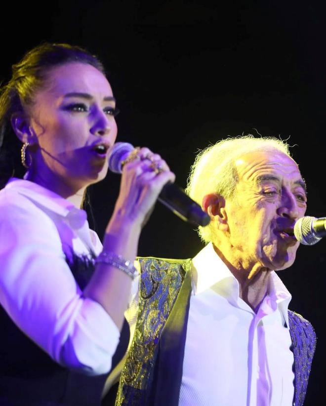 SKDAR'DA TOPRAA VERLD    Edip Akbayram, Harbiye?deki Cemal Reit Rey Konser Salonu?nda dzenlenen veda treninin ardndan skdar?daki Karacaahmet Mezarl?nda topraa verildi.