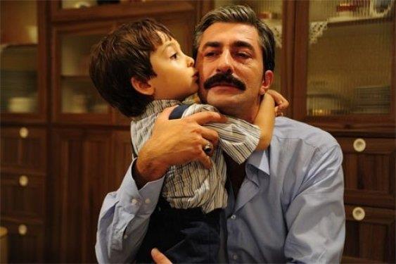 �ocuk oyuncular�n dizilerde g�r�nme s�resine, Osman �zerinden y�r�t�len tart��ma sonras�nda s�n�rlama getirildi. Uzun �al��ma saatlerinin �ocuklar�n geli�iminde ne kadar etki yaratt��� tart���ld�.