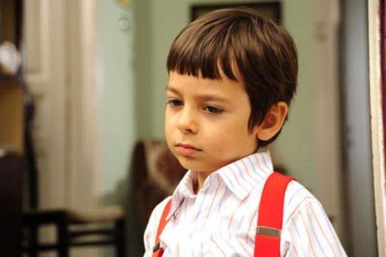 �yle Bir Ge�er Zaman Ki dizisinin Osman'� Emir, 2005 do�umlu ve 8 ya��nda.