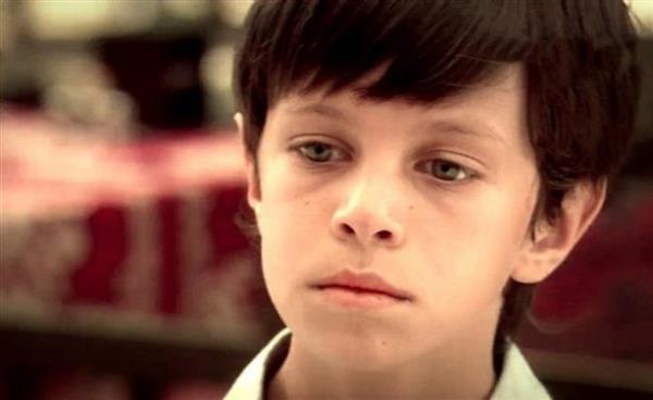 Dizinin ilk b�l�mlerinde ald��� rol�n �stesinden ba�ar�yla gelen bir k���k y�ld�z daha var. Her ne kadar �ocuk y�ld�z ya��n�n �zerine gelmi� olsa dahi dizide Ayd�n Menderes rol�n� oynayan Burak Temiz.