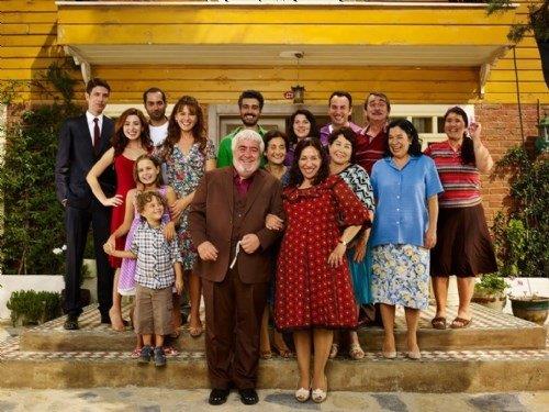 Ekranlara yeni gelen ve ba�rol�n� U�ur Y�cel'in oynad��� Aram�zda Kals�n dizisinde Yunus rol�n� oynayan Aybars Kartal �zson, ekranlar�n yeni g�zdesi olmaya aday.