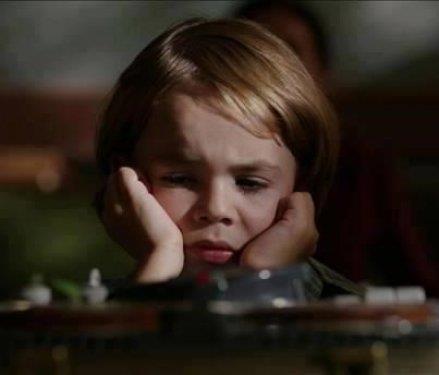 K���k ya��na ra�men g�sterdi�i oyunculuk ile b�y�k ba�ar� sa�layan ve hemen herkesin be�enisini kazanan Mutlu, 2005 do�umlu.