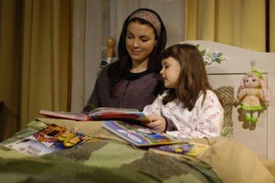 Hen�z 3.5 ya��ndayken, Tekirda� Kiraz Festivali'nde �stiklal Mar��'n�n 10 k�tas�n� 50 bin ki�inin �n�nde ezbere okuyarak tan�nan Mutlu�, ilk TV deneyiminin ard�ndan Bu Kalp Seni Unutur mu? dizisinde iki b�l�m rol ald�.