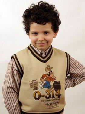 2011 y�l�nda ise yine Can�m Ailem ekibinin i�inde yer ald��� bir ba�ka projede; Bizim Yenge'de K���k �smail rol�n� canland�rd�. Ancak bu dizi, �nceki diziler kadar uzun s�re yay�nda kalamad�.