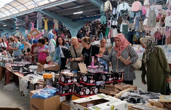 YARIN AILMAYACAK    Edirne Belediye Bakan Filiz Gencan, Ulus Pazar'nn uygulanmas ve srdrlmesiyle ilgili ynetmelie uygun olmayan sre olduunu ifade etti.    Cuma gn kurulan pazarn ynetimiyle durumu konumalarna ramen olumlu dn alamadklarn dile getiren Gencan, pazarn yarn almayacan syledi.