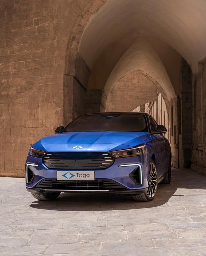 HIZLI STOKLAR TKEND    Modelin n siparie almasndan saatler sonra Togg'dan stoklarn tkendii aklamas geldi.     Aklamada, "Hzl teslim T10F stoklarmz tkenmitir. n siparilerinizi T10F konfigratr zerinden vermeye devam edebilirsiniz. lginiz iin teekkr ederiz" ifadeleri kullanld.     Arac almak isteyenler sipari vermeye devam edebiliyor ancak ancak teslimatlar aylar sonrasna bulabilecek.