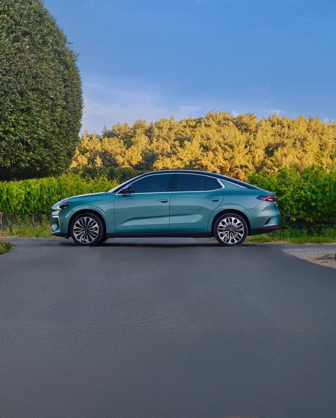 Togg'un sedan modeli T10F dn n siparie ald.