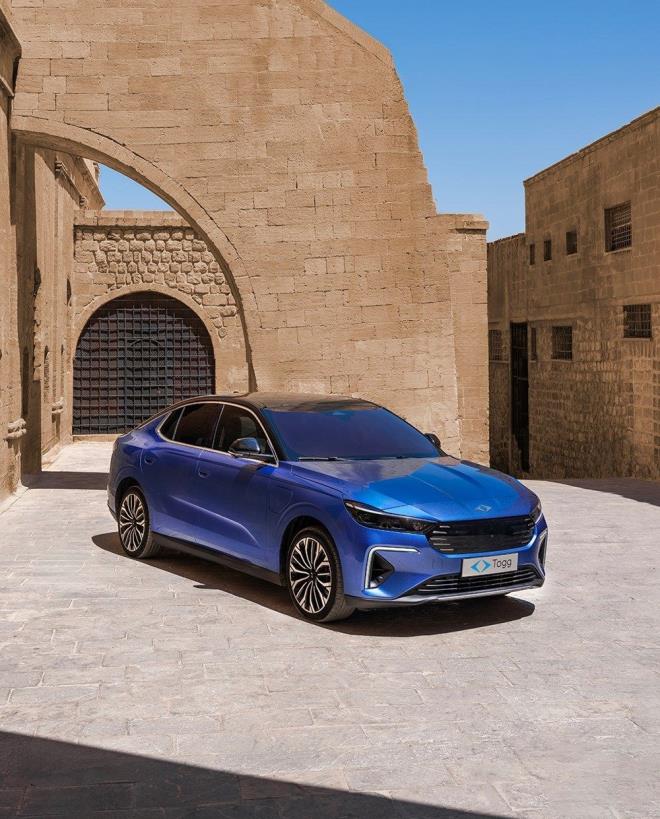 KRED KAMPANYASI DA DUYURULDU    Togg, T10F V2 iin zel finansman seeneklerini de devreye ald. Bu kapsamda bireysel kullanclar T10F V2 iin 200 bin TL krediye yzde 0 faizli 12 ay vadeli 16 bin 667 TL aylk geri demeli veya 1 milyon 500 bin TL krediye yzde 2,89 faizli 48 ay vadeli 67 bin 921 TL aylk geri demeli ya da 1 milyon TL krediye yzde 2,79 faizli 48 ay vadeli 44 bin 278 TL aylk demeli sahip olabilecek. T10F V2 modelini tercih edecek kurumsal kullanclar iin de 200 bin TL yzde 0 faiz seeneinin yan sra 1 milyon 750 bin TL krediye yzde 2,99 faizli 48 ay vadeli 71 bin 054 TL aylk demeli alternatif de sunuluyor.    Bylece 1 milyon 750 bin lira kredi eken birisi 595 bin lira peinatla Togg T10F alabilecek.