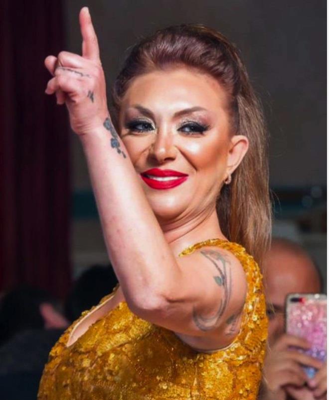 arkcnn komusu Halit Becergen (73), gazetecilere, komularnn haber vermesi zerine durumu rendiini syledi. Tut ile yaklak 1,5 yldr komu olduklarn anlatan Becergen, "yiydi, kendi halinde zararszd, sanatyd zaten. Allah taksiratn affetsin, geride kalanlara sabr versin." dedi.