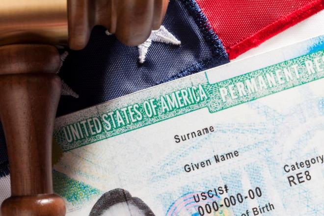 2025-2026 Green Card bavurular iin tarih aratrmalar balad. Ekim aynn yaklamasyla birlikte ABD'de yaama ve alma hakk kazanmak isteyen binlerce kii bu yl yine Diversity Visa Lottery (DV Lottery) bavuru ekran zerinden anslarn deneyecek. ABD Dileri Bakanl tarafndan alnacak olan bavurularn dikkatlice okuyup yaplmas gerekiyor.