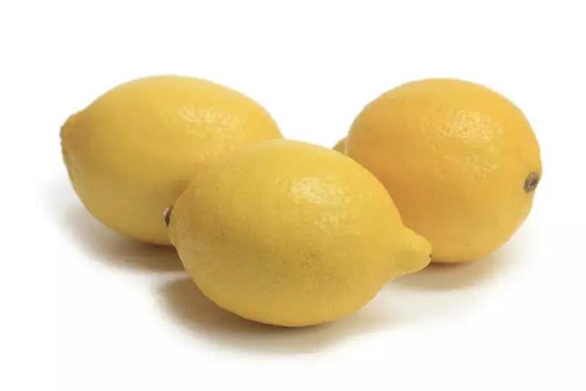 Limon, sivrisineklerin sevmedii bir ey. Ayrca limon her tr bcei ldrr. Bu dilimler onlar dier odann gerisinde tutar.