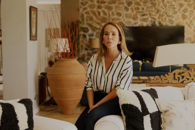 te yandan Azize?nin Firuze?ye gnden gne daha yakn olmas, Devran?n hi houna gitmez.