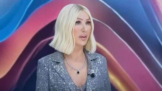 Programa gelmeden nce de yalnzca iki tuzlu kurabiye yediini aklayan Sayan'n beslenme rutini gndem olmutu.