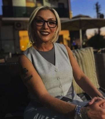 Tuberk Yaz Glter (Gll'nn olu): "Ben annemin alkoln de etkisiyle cam amak istedii srada ayann kayp dm olabileceini dnyorum. Bir de annem alkol itiinde dengesini kaybeder yere derdi. Annem sevgi dolu bir insand. Kimseyle aras kt deildi. Canna kyacak biri deildi."