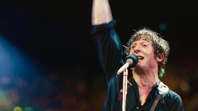 6- SPRINGSTEEN: HLKTEN KURTAR BEN    nl mzisyen Bruce Springsteen'in byk bir yldza dnmesini anlatan "Springsteen: Hilikten Kurtar Beni" filmi dikkat eken yapmlar arasnda yer alyor.    Scott Cooper'n 24 Ekim'de vizyona girecek olan filminde barolde Jeremy Allen White yer alyor.