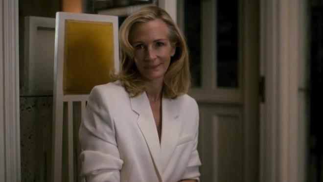 3- AFTER THE HUNT    Luca Guadagnino imzal After The Hunt filmde barolleri Julia Roberts, Andrew Garfield ve Ayo Edebiri paylayor.    Yale niversitesi?nde felsefe profesr olarak grev yapan Alma Olsson?un (Julia Roberts), gen bir meslektann taciz sulamalaryla yzlemesi sonras gelien olaylar konu alan film, 17 Ekim'de yaynlanacak.