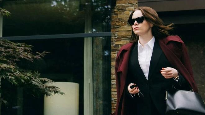 7- BUGONIA    Yorgos Lanthimos'un yeni filmi Bugonia, byk bir irketin st dzey CEO'sunu karan ve onun Dnya'y yok etmeye niyetli bir uzayl olduuna inanan iki takntl kiiyi konu alyor.    31 Ekim'de vizyona girecek olan filmin barolnde Emma Stone ve Jesse Plemons yer alyor.