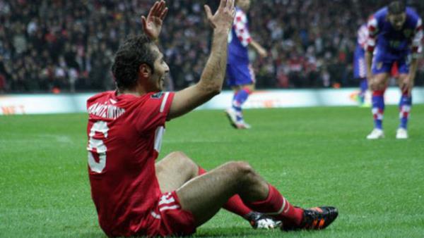 <p>Hamit Alt�ntop</p>    77 ma�