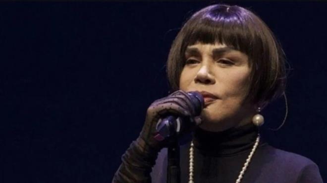 KEDSN KAYBETMT<p>  Sezen Aksu'nun 16 yldr yannda olan kedisi Stl hayatn kaybetti. Aksu bu kaypla derin bir yasa brnd ve uzun sre evinden kmad.