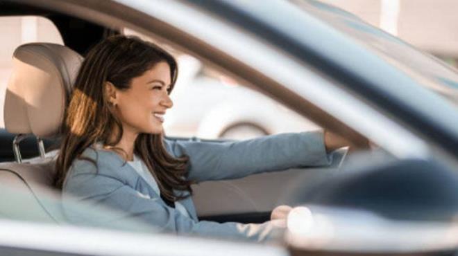 zellikle k aylarnda souk nedeniyle yakt kapann donmas, yaz aylarnda ise elektrikli sistemlerin snma veya arza nedeniyle devre d kalmas olduka sk yaanan durumlardan biri. Birok src bu kabloyu ancak yolda mahsur kaldnda ya da benzinlikte kapak almadnda kefediyor. Oysa arac tanmak, bu tr detaylara nceden hkim olmak sizi beklenmedik durumlarda avantajl klar. stelik bu ilem iin ekstra bir teknik bilgiye de ihtiyacnz yok.