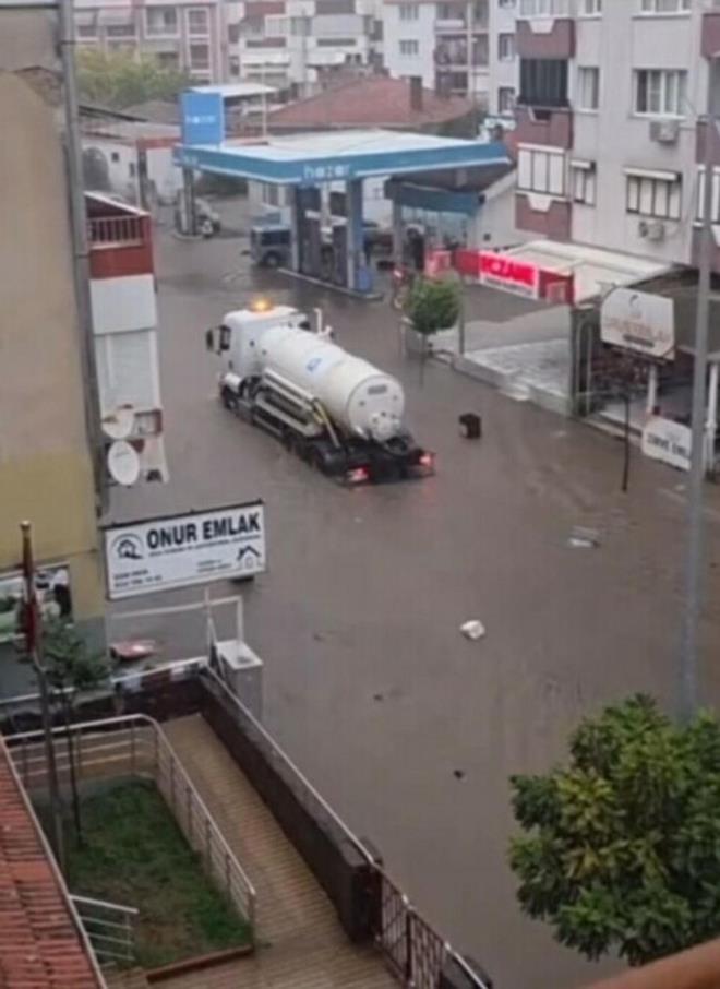 <h2 class="gallery-item-title">FETHYE VE KYCEZ EVRELERNE DKKAT</h2>                <p></p><p>Yal hava sisteminin Mula'nn Fethiye ve Kyceiz ilelerinde sele neden olabilecei uyarsnda bulunuldu.</p>  <p>Bu blgedeki yalarn, frtnayla birlikte olumsuzluklara neden olabileceine dikkat eken uzmanlar, vatandalara tedbirli olmalar ars yapt.</p>