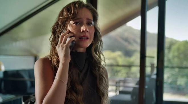 <strong>OYA UNUSTASI - BERRAK</strong><br><br>erhat'n biricik ei. ok zarif, dikkat ekici biri. Bu etkileyiciliinin yannda akll ve zevk sahibi de bir kadn. Giyiminden, tarzndan, yaam alanlarn dzenleyiinden, estetik tercihlerinden incelik akar.<br><br><strong>SERDAR ORN - CHAN</strong><br><br>Serhat'n abisi, Azra'nn kocas, kontrol delisi biri. Serhat'n sahip olduu oteller zincirinin ikinci adam. ten pazarlkl ve sinsi bir adam ama bunu ustaca gizlemeyi baarabilecek kadar akll.<br><br><strong>EMEL LGEEN - REFKA</strong><br><br>Zeynep, Ebru ve Mustafa'nn annesi, Arif'in ei. efkatli, ocuklarn, ailesini ok seven, en bir kadn. Harika yemekler yapan, alara ta karak bir el lezzetine sahip biri. Aile btesine katk vermek iin Zeynep'le birlikte iek tezgahnda alr.