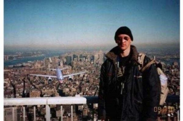 <b>Son Turist:</b> ddiaya gre bu fotorafta yer alan uak terrist kontrolndeki uaklardan birinin Dnya Ticaret Merkezi'ne arpmadan nceki son fotorafyd.