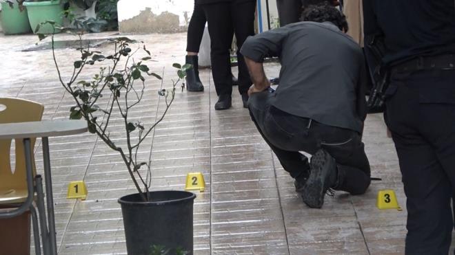 <h2 class="gallery-item-title">OLU HUSUMET DDASINI YALANLAMITI</h2>                <p></p><p>Olay gn stanbul'da nianlsyla olan Gll'nn olu Tuberk Yaz Glter, ifadesinde annesinin kz kardei ile aralarnda herhangi bir husumet olmadn dile getirmiti.</p>  <p>Annesinin lmne ilikin "Sosyal medyada kan iddialar tamamen aslszdr." diye konuan Glter, "Benim bu olaya ilikin pheli bulduum hibir husus yoktur, kardeimin ya da Sultan'n annemle hibir husumetleri bulunmamaktadr." demiti.</p>