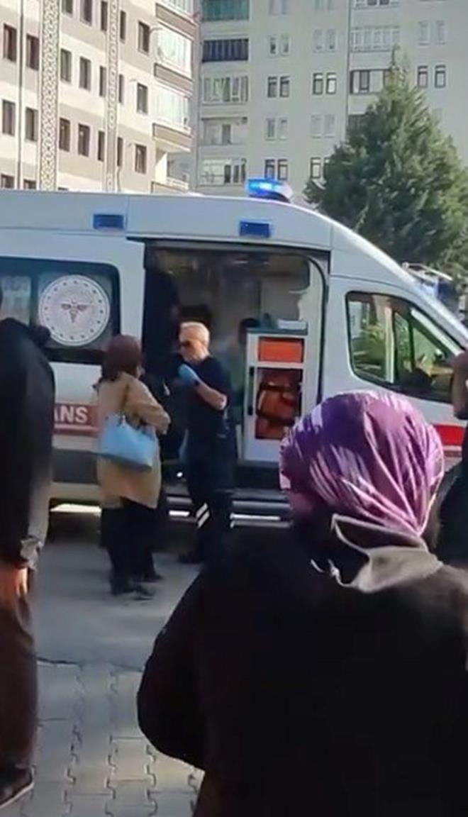 Yarallar, evredeki hastanelere kaldrld.