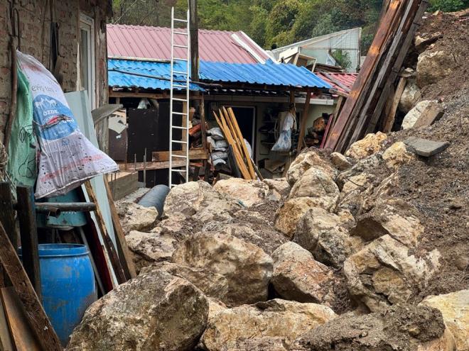 nceleme sonras iki katl ev, tedbir amacyla boaltld.