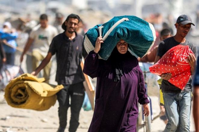 <p>Eitim sektrnn toparlanma iin 3,8 milyar dolara ihtiya duyduu, tarm ve sosyal koruma sektrlerinin her birinin 4,2 milyar dolara ihtiyac olduu aktarlan raporda, ulatrma sektrnn 2,9 milyar dolara, su ve sanitasyon sektrnn ise 2,7 milyar dolara ihtiya duyduu belirtildi.</p>  <p>Raporda, enkazn kaldrlmas, patlamam mhimmatn sklmesi, geri dnm ve dntrme sreci olmak zere 4 aamadan oluan sre iin ise 1,25 milyar dolara ihtiya olduuna iaret edildi.</p>