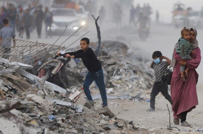 <h2 class="gallery-item-title">"HER EY YOK ETMEK N GELDLER"</h2>                <p></p><p>Gazze ehrinde yaayan bir baka Filistinli Ali Baddah ise blgenin tamamen ykldn syledi ve "Ayakta kalan bina neredeyse yok, yiyecek ve su da yok. Dnden beri ime suyu aryorum. nsanlar vatanlarna dndler ama evlerini bulamadlar" diye konutu.</p>  <p>Baddah, unlar ekledi: "srail ordusu savamak iin deil, aalar, evler ve talar dahil her eyi yok etmek iin geldi" dedi.</p>