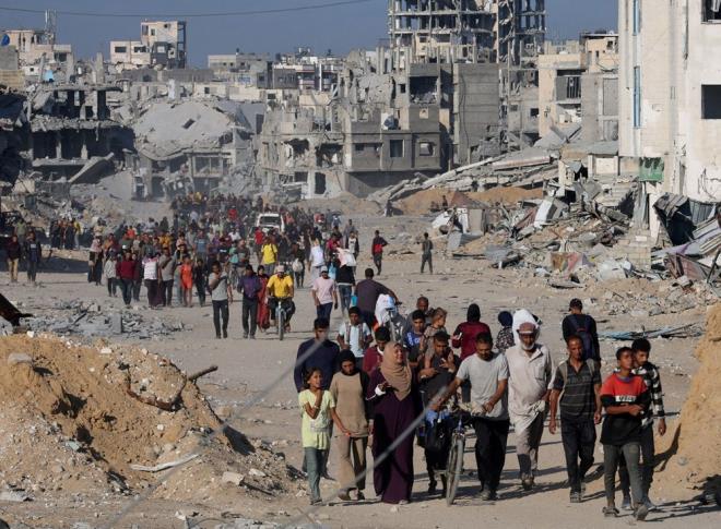 <h2 class="gallery-item-title">SOKAKLAR ENKAZA DND</h2>                <p></p><p>Trkiye, Msr ve Katar'la dier uluslararas arabulucularn nclnde haftalar sren mzakerelerin ardndan varlan anlamann yrrle girmesiyle, ky eridindeki ou blgede srail bombardmanlarnn durduu bildirildi.</p>  <p>Ancak srail ordusunun saldrlarnn merkezi olan Gazze ehri'nin batsndaki Nasr blgesinde, zorla yerinden edilmi Filistinliler, sokaklarnn ve evlerinin enkaza dntn grd.</p>  <p>Atekesin ilan edilmesi ve yrrle girmesinin ardndan srail ordusu blgeden ekildi ve geride uzun sredir burada yaayanlar bile ok eden ykm manzaralar kald.</p>