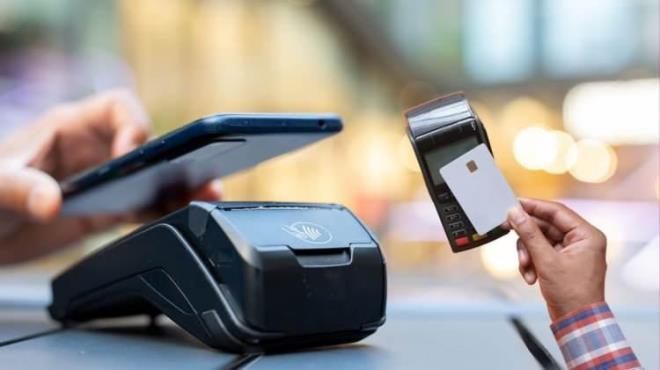 <span style="color:#2F4F4F"><em><strong>Son gnlerde temassz deme srasnda ekranda beliren "Bankanz arayn" uyars, birok kullancy tedirgin etti. Uzmanlar, bu hatann yalnzca teknik bir problemden kaynaklanmadn, zaman zaman dolandrclk riskine kar gvenlik nlemi olarak da devreye girdiini belirtiyor.</strong></em></span>