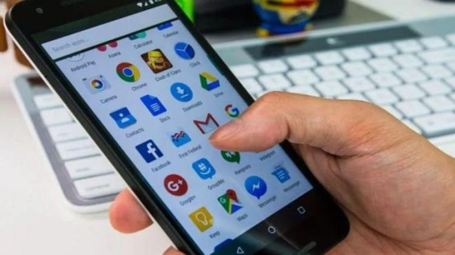 <span style="color:#800000"><strong>Google, Android kullanc arayznde kkl bir deiiklie gidiyor. Artk tm uygulamalar, "temal simge" sistemine uyumlu olmak zorunda olacak. irket, yeni tasarm anlayyla Android'de btnlk ve grsel uyumu artrmay hedefliyor.</strong></span>