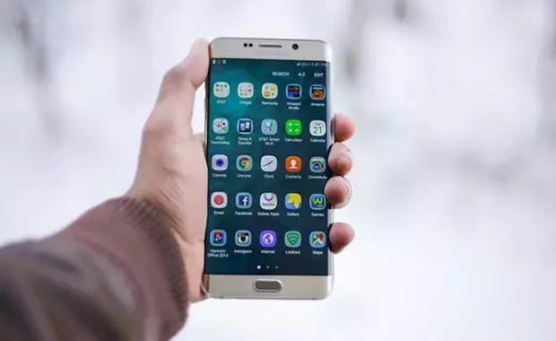 <p><strong>ARTIK ZORUNLU OLACAK</strong></p>    <p>Android 13 ile istee bal olarak sunulan bu zellik, 15 Ekim 2025 itibaryla tm uygulamalarda zorunlu olacak. Bu tarihten sonra Play Store'da yer alacak her uygulamann, cihazn renk temasyla otomatik uyum salayan simgelere sahip olmas gerekiyor.</p>