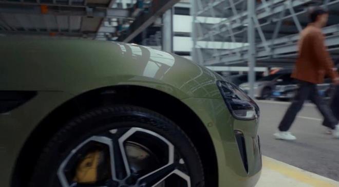 <strong>SADECE 19 AYLARI OLACAK</strong><br><br>Ek artlar arasnda eitli koullar altnda performans testleri de yer alyor. Teklif, 22 Kasm'a kadar kamuoyunun geri bildirimlerine ak olacak ve 2027'de yrrle girmesi planlanan kurallarn kesinlemesinin ardndan, otomobil reticilerinin halihazrda retim aamasnda olan modelleri gncellemek iin 19 ay olacak.