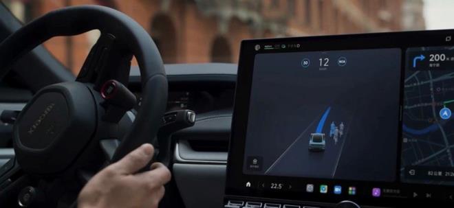 <strong>IK VE FTRSTK GRNYOR</strong><br><br>Gnmzde birok ara trnde grlen gmme kap kollar, ilk olarak elektrikli aralar tarafndan k ve ftristik bir tasarm olarak popler hale getirildi. in'in nerdii kurallar yalnzca yurt iinde satlan aralar iin geerli olsa da, dnyann en byk otomobil pazar olmas, kresel otomobil reticilerinin uyum salamak iin modelleri yeniden tasarlamalar gerekecei ve bu durumun sektr genelindeki tasarm standartlarn yeniden ekillendirebilecei anlamna geliyor.