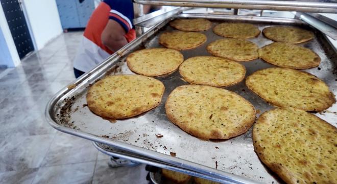 Blgede "bayram taplamas" olarak da bilinen Samsat reinin retilerek kadnlara gelir oluturmas amacyla pekyolu Kalknma Ajansnn destekleriyle belediye tarafndan 3 ay nce tesis kuruldu.