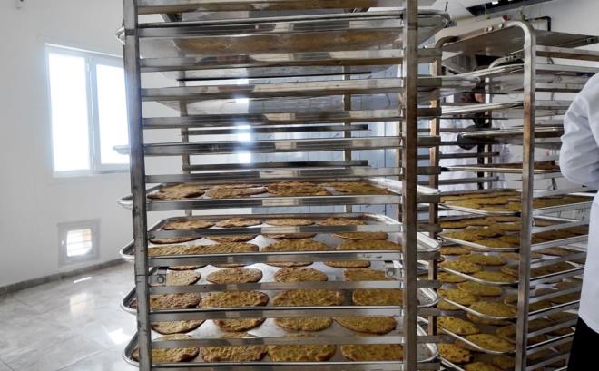 Geleneksel tad bozulmadan retilen rek, Trkiye'nin drt bir yanna siparile gnderiliyor.      Samsat Belediye Bakan Halil Frat, AA muhabirine, ileye zg geleneksel lezzeti retmenin mutluluunu yaadklarn syledi.