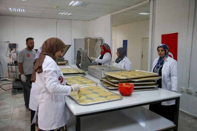 "Biz, kadnlarmzn emeini ve kltrmz n plana karan bir alan semek istedik. Bu nedenle, Samsat'a zg geleneksel lezzetimiz olan Samsat rei retimine odaklandk. Bu srete en ok nem verdiimiz nokta, Samsat reinin zgn tadn bozmamakt. Kadnlarmz bu gelenei yaatrken, herhangi bir katk maddesi kullanmadan tamamen doal yntemlerle retim yapyor."