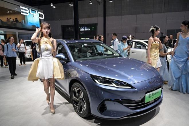 TO Bakan Avdagi, in'in gelecek 15-20 ylda B2C (firmadan dorudan tketiciye) satlarn, ihracatnn yzde 35-40'na ekmeye altn ve bunun Trkiye iin bir tehdit oluturduunu syledi.