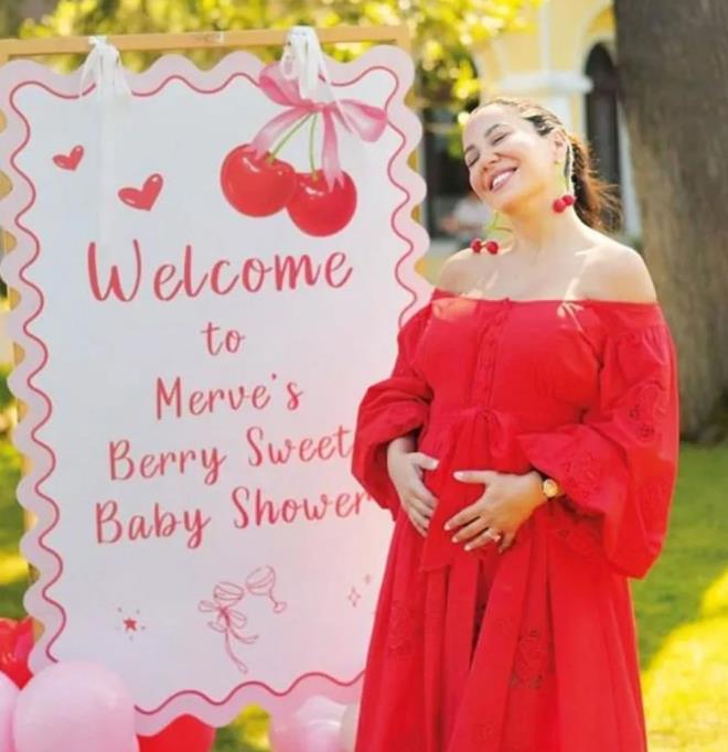 Engincan Ural ile Merve Kaya Ural'dan gzel haber geldi.&nbsp;Kz bebek bekleyen nl iftin doum iin ABD'yi tercih ettii ortaya kt.