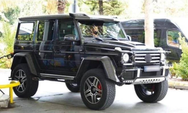 zivit'in Rolls-Royce dahil sahip olduu lks aralarn ve Acarkent'teki iki evini elden kard, hatta ile ya da Sapanca'da yaptrd zel villay da sat listesine ekledii ne srlmt.&nbsp;